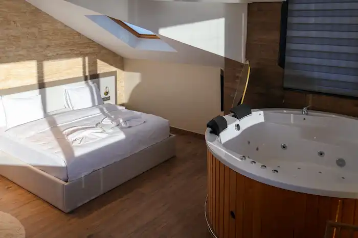 Çatı Suite Oda Resmi